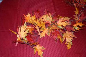 How to make a fall garland- start with a simple leaf strand/garland