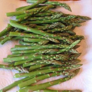 Asparagus wrapped in Prosciutto- preparing the asparagus