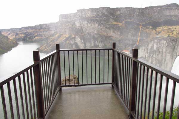 Viewing platform at Shoshone Falls
