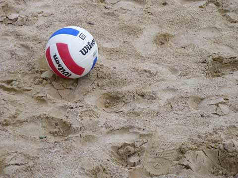Seaside Oregon has volleyball tournaments in August- Image by <a href="https://pixabay.com/users/Taken-336382/?utm_source=link-attribution&utm_medium=referral&utm_campaign=image&utm_content=451581">Taken</a> from <a href="https://pixabay.com/?utm_source=link-attribution&utm_medium=referral&utm_campaign=image&utm_content=451581">Pixabay</a>